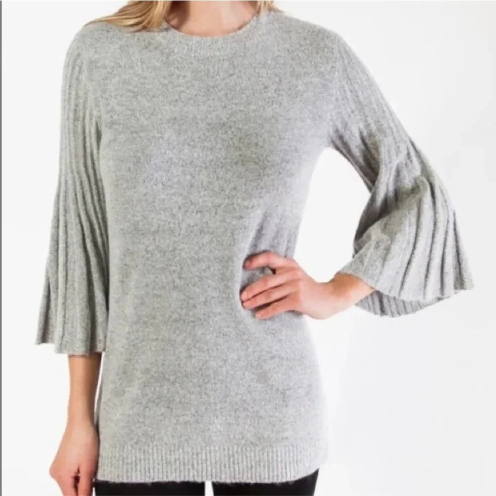 Kerisma French Grey ‘Roxanne’ Bell Sleeve Sweater. Size Small/Medium.‎
